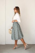 ⁦חצאית מידי בלון משבצת⁩ – תמונה ⁦4⁩
