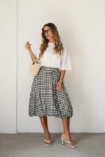 ⁦חצאית מידי בלון משבצת⁩ – תמונה ⁦13⁩