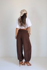 ⁦ג׳ינס כפתור תחתון חום⁩ – תמונה ⁦2⁩