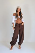 ⁦ג׳ינס כפתור תחתון חום⁩ – תמונה ⁦12⁩