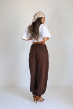 ⁦ג׳ינס כפתור תחתון חום⁩ – תמונה ⁦15⁩