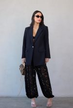 ⁦חליפה אלגנט שילוב מכנס תחרה⁩ – תמונה ⁦4⁩