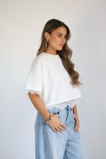 ⁦חולצה קרופ שילוב תחרה⁩ – תמונה ⁦2⁩